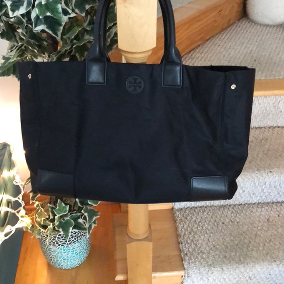 Tory Burch Handbags - Tory Burch authentic bag big  used 3 or four times no rips or tears LAST DROP !!